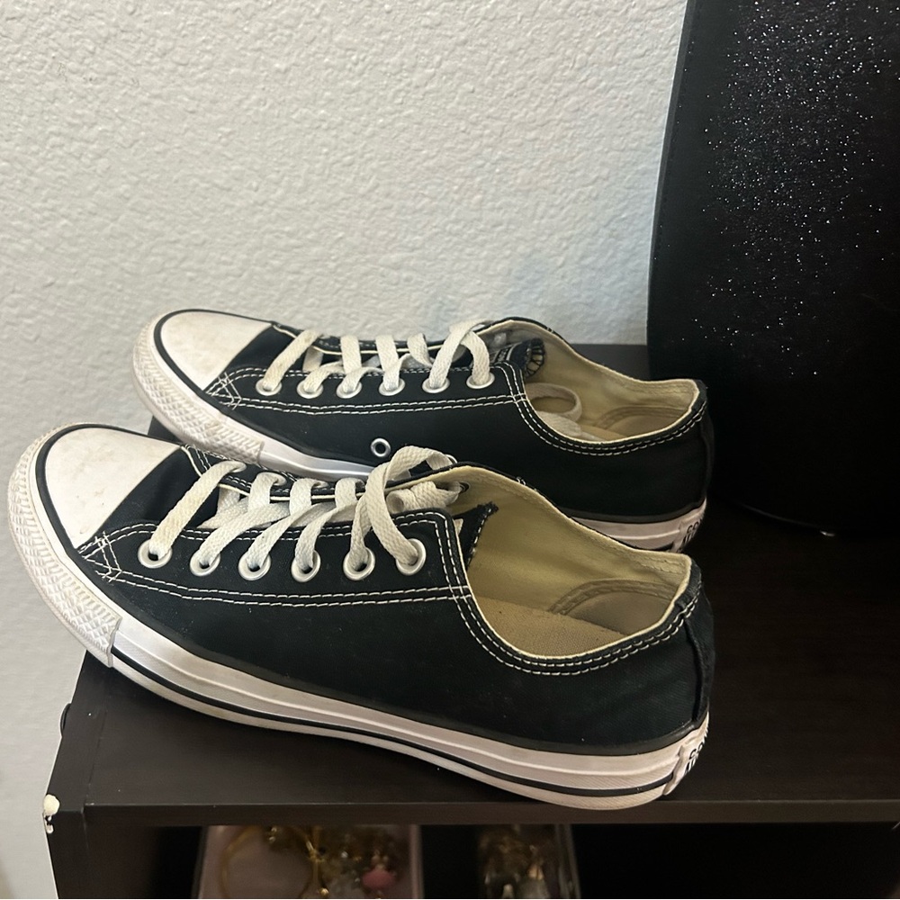 Women’s black converse